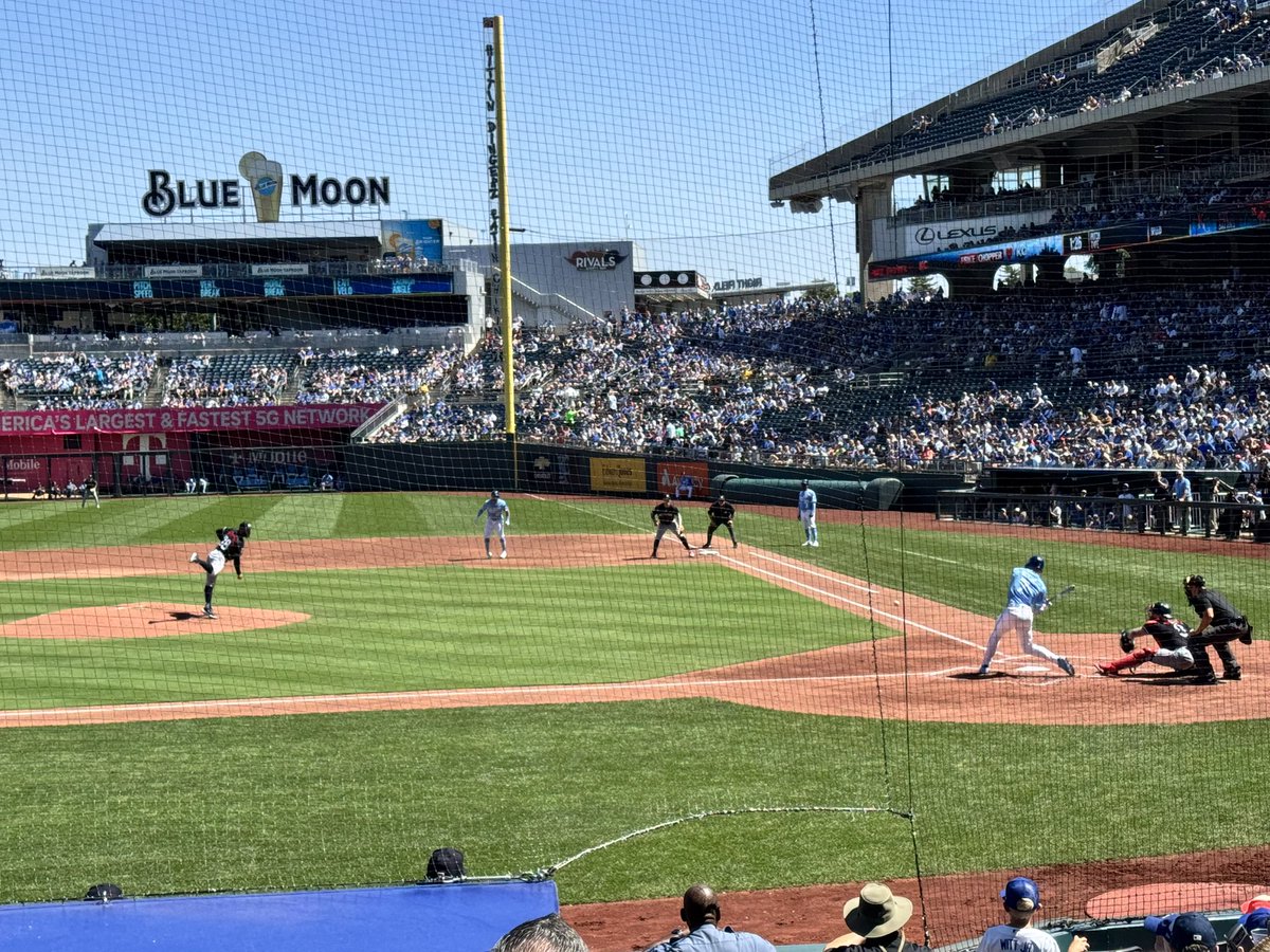 Great day at The K for thr <a href="/Royals/">Kansas City Royals</a> &amp; <a href="/Twins/">Minnesota Twins</a> game. These boys can eat!