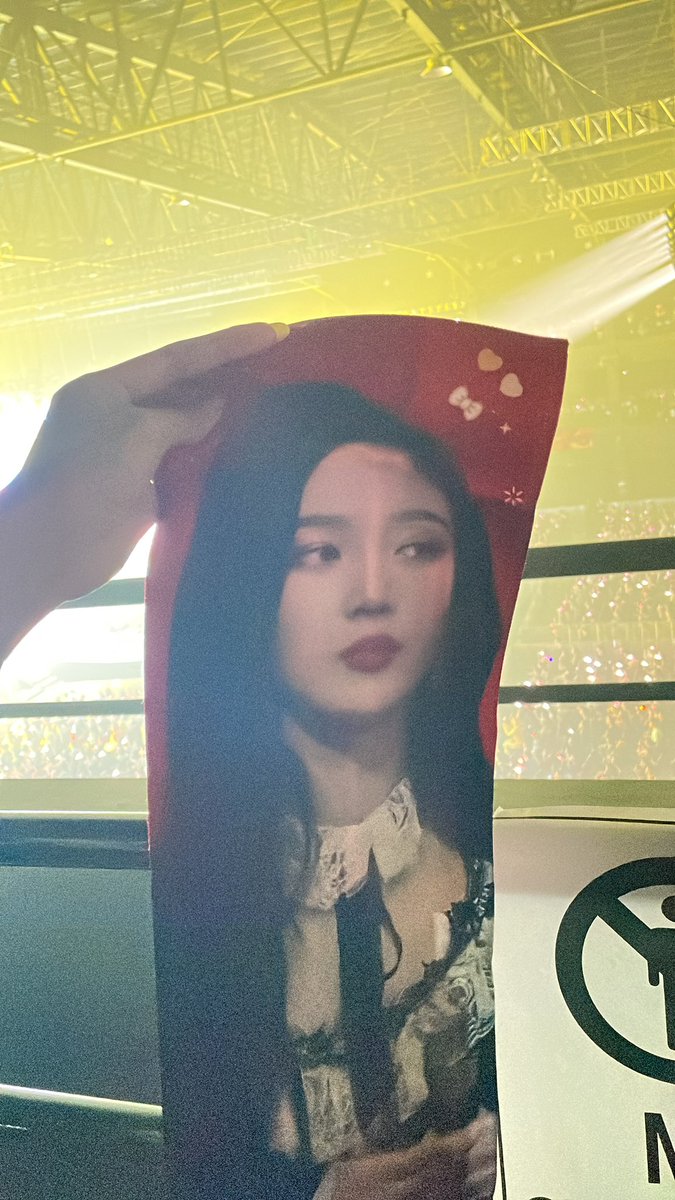 joyspoire's tweet photo. tibatiba nonton konser red velvet 
mengobati rasa kangen mau ketemu joy karena terakhir nonton ga ada joy 🫶🏻🥹💚

#RedVelvet_FANCON_TOUR_in_JAKARTA https://t.co/7GlooVewrg