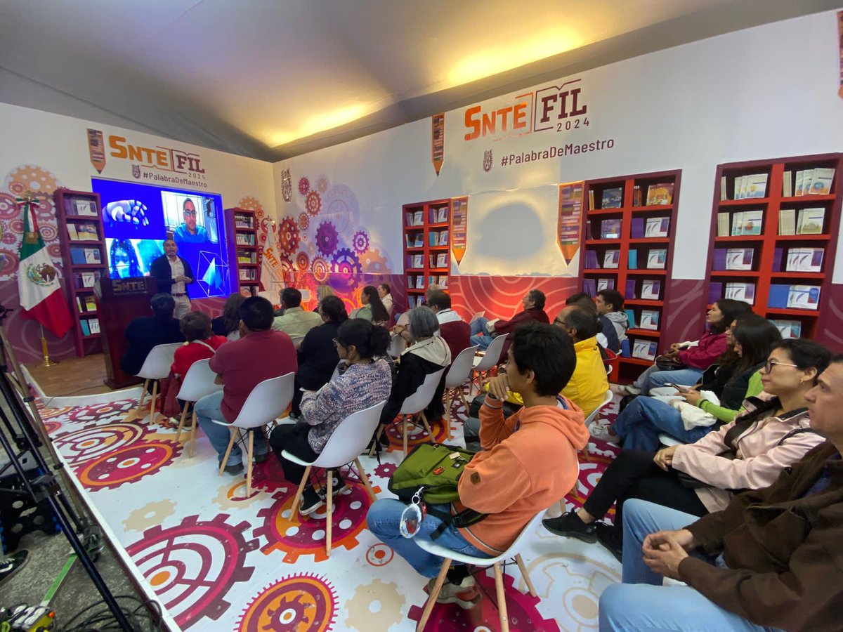 #PalabraDeMaestro 👩🏻‍🏫👨🏻‍🏫

🗣️Conferencia | "La ética académica en la era de la inteligencia artificial" del Dr. Rodrigo Florencio da Silva, Sección 60  #IPN | El expositor menciona que el nuevo desafío para la academia es la incorporación de la inteligencia artificial.