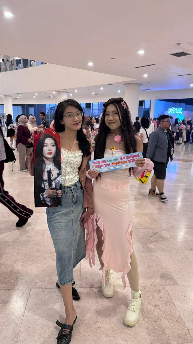 joyspoire's tweet photo. joyful 🫶🏻💚

@joygiveluv @bucinjoy96 @joyjoyul 
#RedVelvet_FANCON_TOUR_in_JAKARTA https://t.co/dIyiRhTRw0