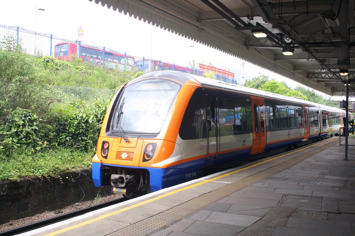 mavmaramis's tweet photo. Queen's Park Station, London. 710376. London Overground livery. Photo: 08.06.2024. #London #railway #Class710 @SalopianLyne @SteelCityDog_ https://t.co/SqLxIyIg48