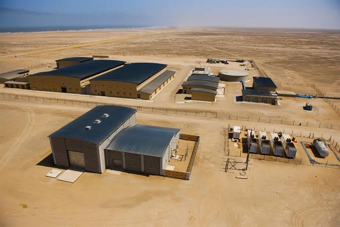 AfricaFirsts's tweet image. In 2022, Namibia 🇳🇦 started building the Erongo Desalination Plant at $165 million to convert seawater to freshwater.
It produced 70,000 cubic meters daily.
Namibia had declared a drought state of emergency in 2019
The goal is 100% water access by 2030