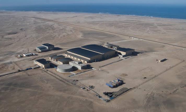 AfricaFirsts's tweet image. In 2022, Namibia 🇳🇦 started building the Erongo Desalination Plant at $165 million to convert seawater to freshwater.
It produced 70,000 cubic meters daily.
Namibia had declared a drought state of emergency in 2019
The goal is 100% water access by 2030