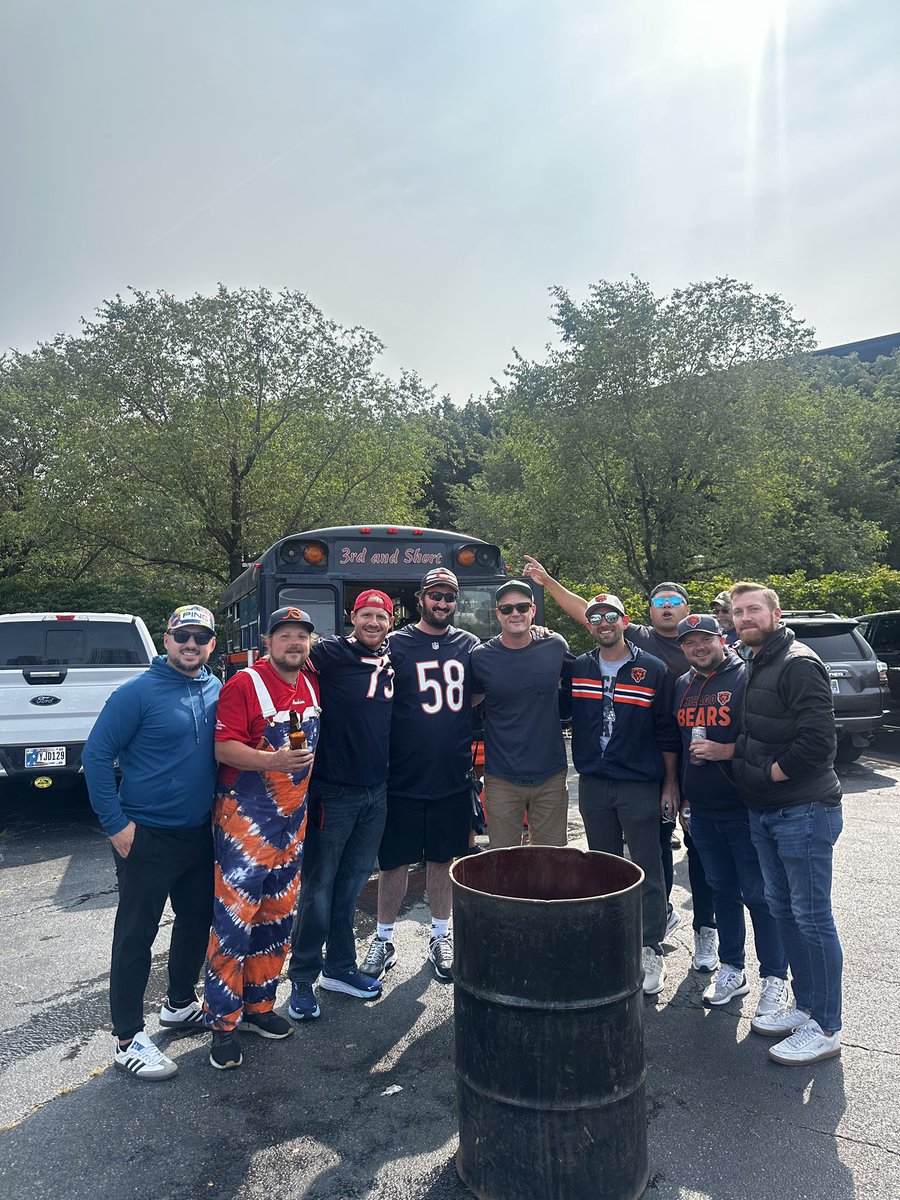 JFireball69's tweet photo. @barstoolcarl @blango88 @WhatBubbaEats 

BEAR DOWN!!!! #3rdandShort #superbowl https://t.co/34r4FUyMxm
