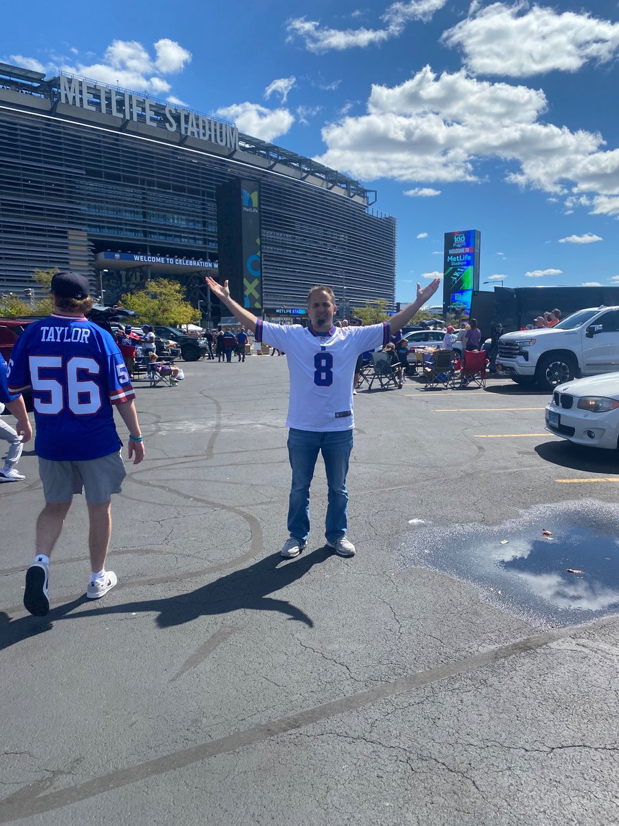 Hanging out with 50k of my closest friends in my happy place! <a href="/MetLifeStadium/">MetLife Stadium</a>