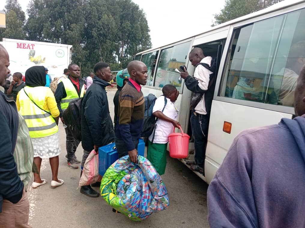 @Rutsiro RYVCP (@rutsiroryvcp) on Twitter photo None RYVCP ba <a href="/RutsiroDistrict/">Rutsiro District</a> twafashije abanyeshuri kubona imodoka basubira ku ishuri, harebwa niba harufite icyorezo cya MPOX ngo afashwe,twubatse imirima y'igikoni,hakorwa n'isuku n'isukura.<a href="/RwandaYouthVol1/">Rwanda Youth Volunteers</a> <a href="/Rwandapolice/">Rwanda National Police</a> <a href="/RwandaLocalGov/">Ministry of Local Government | Rwanda</a> <a href="/RwandaWest/">Western Province I Rwanda</a> <a href="/NycRutsiro/">NYC Rutsiro</a> <a href="/miniyouth/">ministry of youth</a> None RYVCP ba <a href="/RutsiroDistrict/">Rutsiro District</a> twafashije abanyeshuri kubona imodoka basubira ku ishuri, harebwa niba harufite icyorezo cya MPOX ngo afashwe,twubatse imirima y'igikoni,hakorwa n'isuku n'isukura.<a href="/RwandaYouthVol1/">Rwanda Youth Volunteers</a> <a href="/Rwandapolice/">Rwanda National Police</a> <a href="/RwandaLocalGov/">Ministry of Local Government | Rwanda</a> <a href="/RwandaWest/">Western Province I Rwanda</a> <a href="/NycRutsiro/">NYC Rutsiro</a> <a href="/miniyouth/">ministry of youth</a>