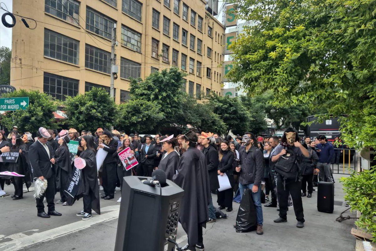 MoissBarraza1's tweet image. Jóvenes marchan -a favor de la Reforma al Poder Judicial-  Nó quieren que la corrupción de #LaMafiaJudicial siga lastimando los derechos del Pueblo Mexicano y favoreciendo solo a una élite dorada de Empresarios y Políticos !
#LaReformaAlPoderJudicialVa