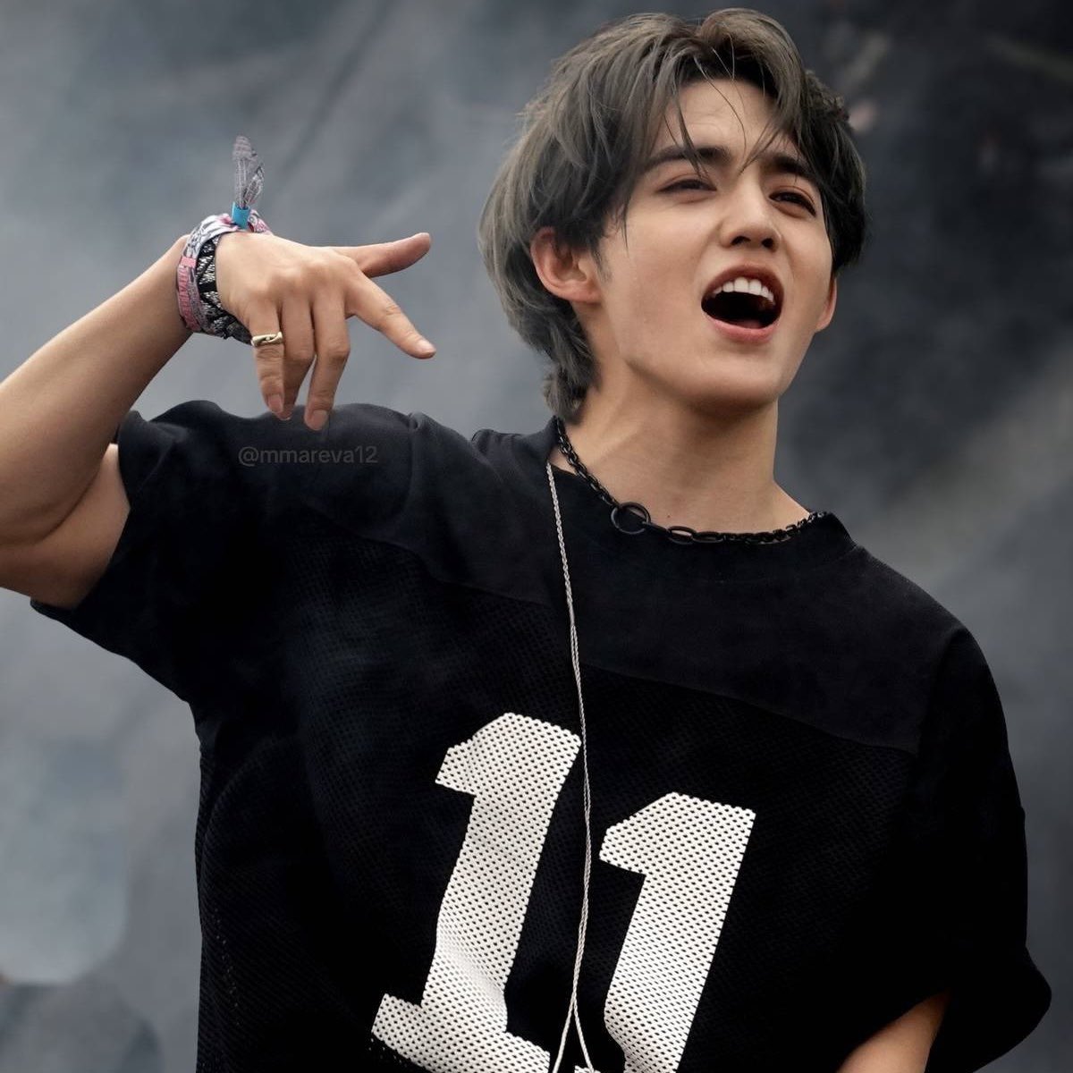 hosh1maoy's tweet image. glastonbury                      LOLLAPALOOZA