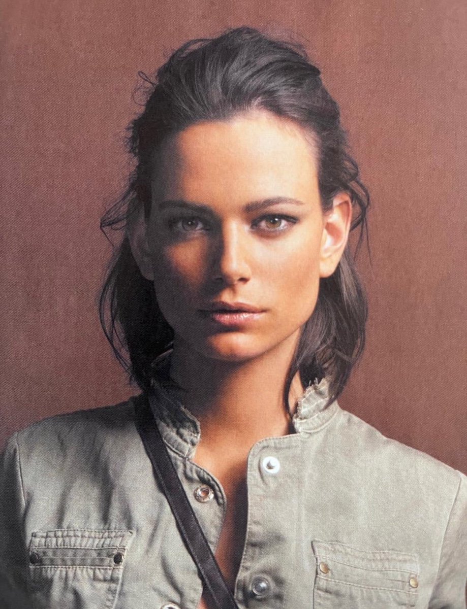 NintendoGCN's tweet image. celebrity number six was just found an hour ago by u/IndigoRoom, the model’s name is Leticia Sardá!