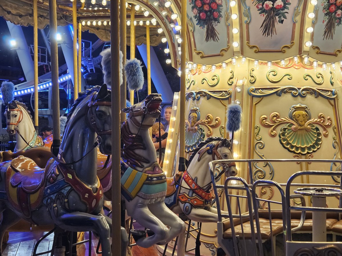 After this summer job, glad the marching season has started. Great to see so many friends yesterday at the Dunbar Invitational. Best of luck to all this season! Still not much plume action these days, but stay tuned...

#marchingband #plumelife #marchingarts #kmea