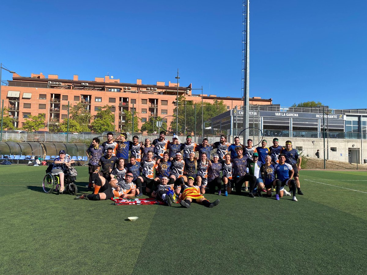 Campeones del Blue Moon como el equipo Sevaka Wakings junto a nuestros compañeros de <a href="/SevillaWarriors/">Sevilla Warriors QT</a> <a href="/MadridLynx/">Madrid Lynx</a> 
Ponte en pié, alza el puño y ve...