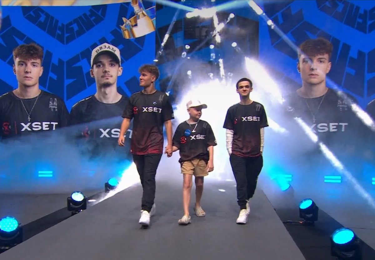 It's heartwarming seeing Clix fulfill Max's Make-A-Wish dream, hope we can see more influencers doing this...

Max is 10 year old kid being treated for Leukemia at Dana Farber Cancer Institute, and his dream was to meet Clix 🙏

I'm proud to say this is my streamer ❤️