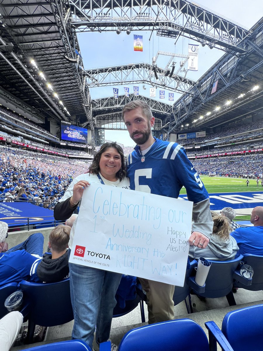 yanemm02's tweet image. Celebrating our first wedding anniversary the best way possible! 💙🤍🐎#fortheshoe #letsgocolts @Colts