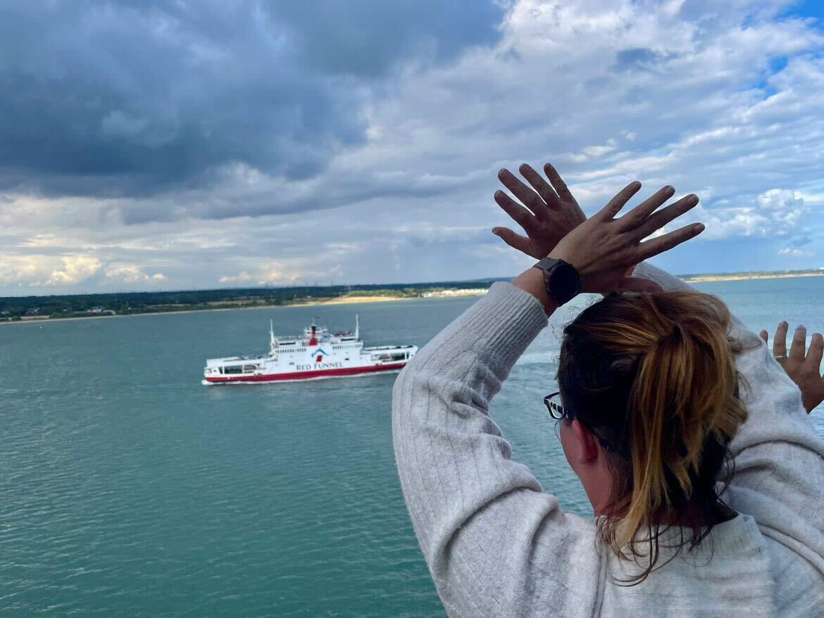 RedFunnelFerry's tweet photo. Hellooooo Red Osprey π
We love this photo of ex Chief Officer Jenny, giving Red Osprey a wave, from onboard Ventura!π’
Don't forget to send your Red Funnel photos to marketing@redfunnel.co.uk
#RedFunnel #RedFunnelFerry #RedFunnelCam #Ventura #Solent https://t.co/sBGlWk5YQa