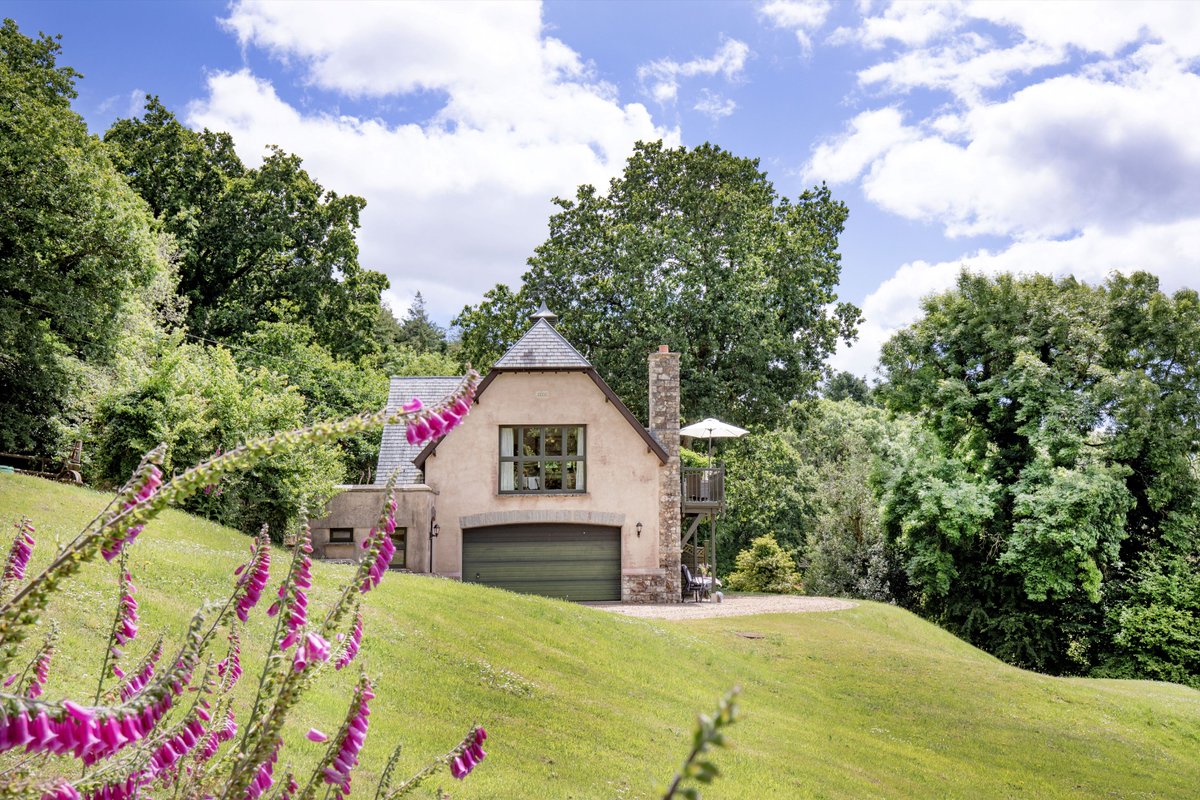 Cothols's tweet image. Branscombe Lodge, Branscombe, Devon. Located in a very quiet location with the most amazing views over the beautiful grounds and beyond, this is the ideal location for peace and tranquillity. Short breaks from £613. 7 night breaks from £914. tidd.ly/3XAxadA