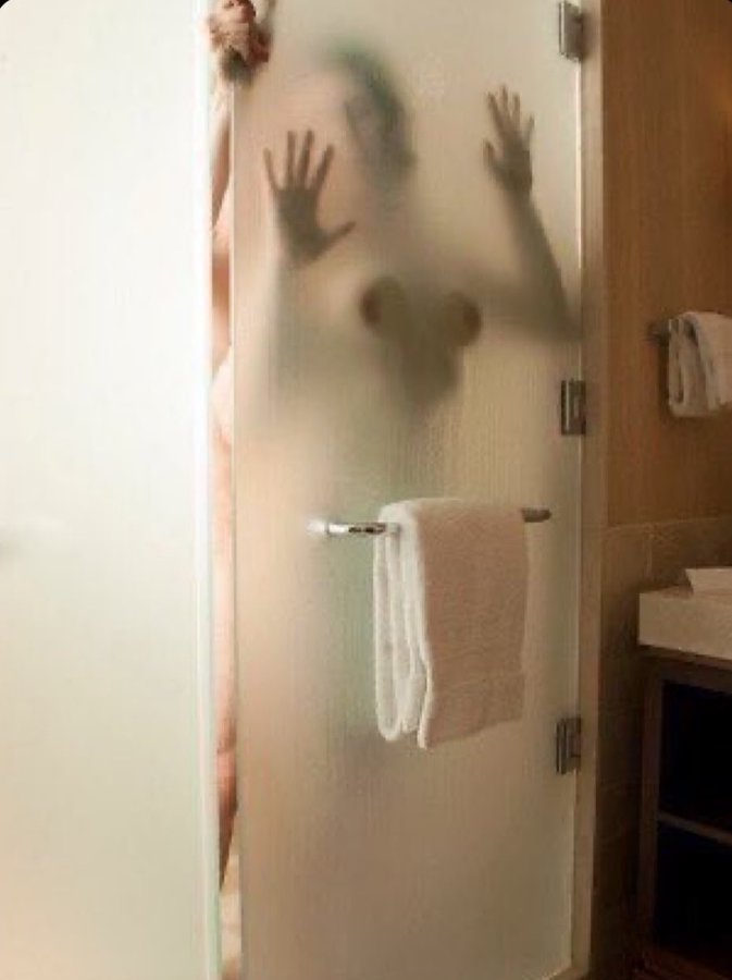 offswingermx's tweet image. Yo pongo la regadera, el cristal y agua caliente... Quién gusta? #swinger #swingermexico #OfficialSwinger