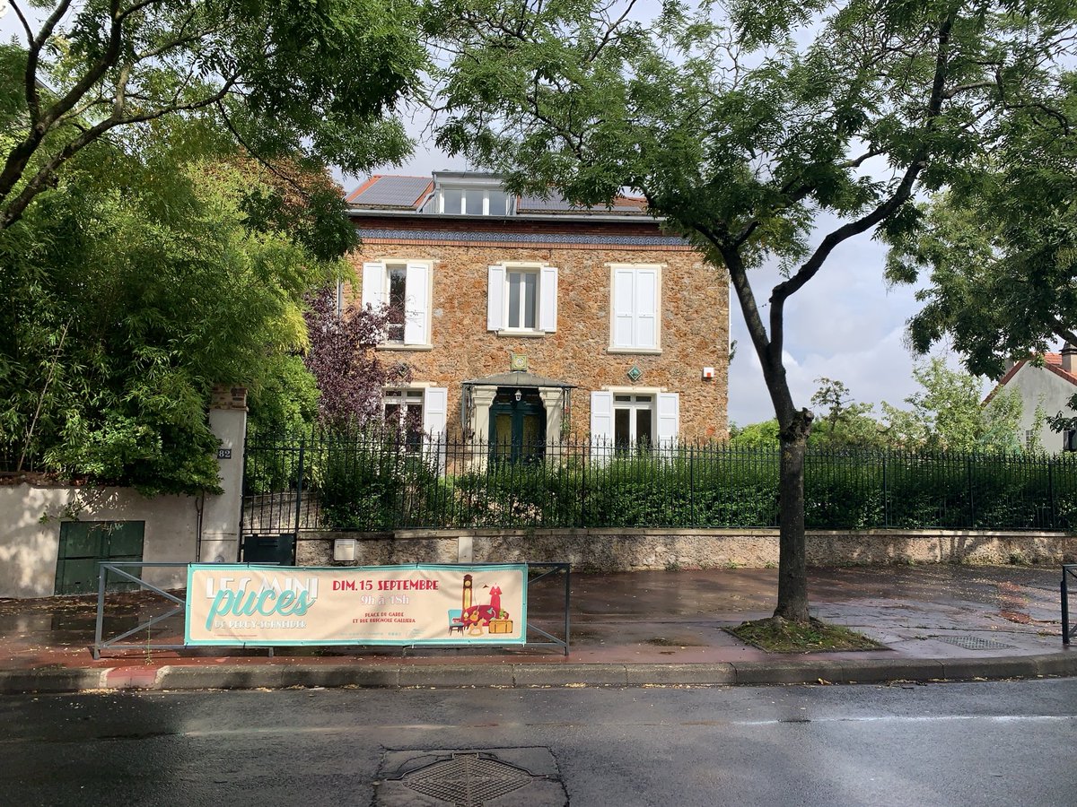 TreesParis's tweet photo. #Meulière houses are literally everywhere in the Ile-de-France region around Paris. Built between the late 1800s and early 1900s as villas for wealthy Parisians, they use the same stone that was used for millstones. Their ochre colour sets them apart. Many have lovely old gardens https://t.co/JT799eGHhY