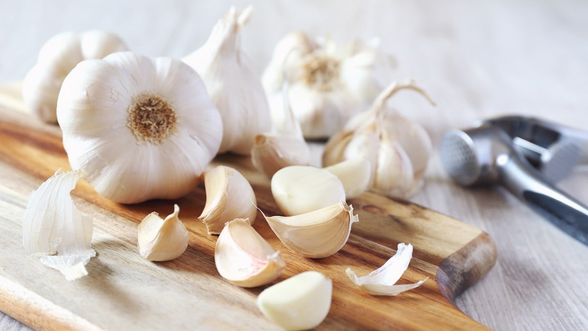 Prince_Fynnz's tweet photo. YOU CAN’T MISS THIS COMBINATION 

Did you know the combination of 
“LEMON, GINGER &amp; GARLIC” every morning 

have numerous benefits and can prevent “CANCER”?

Check Thread 👇. https://t.co/Pc5iUTN05O