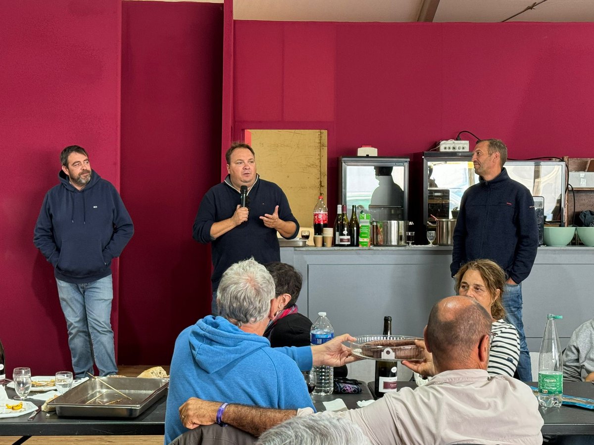 fabien_gay's tweet photo. La @FetedelHumanite ouvre dans 5 jours. 
Mais déjà plusieurs centaines de militantes et militantes du @PCF, syndicaux, du @SecoursPop sont présents sur le terrain pour construire la Fête. 
Avec les équipes de @humanite_fr, nous étions présents avec eux. 
On vous y attend ! https://t.co/zkzEWxmiXp