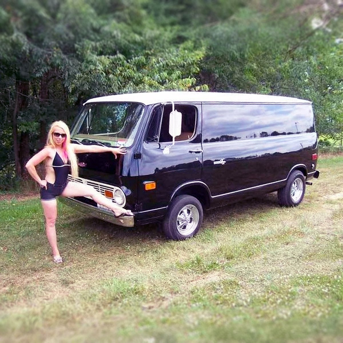 _VanCult_'s tweet photo. Happy Sunday Funday!
..
#tagthevan #tagtheowner #tagthemodel #tagthephotographer
..
#sundayfunday #chickswhovan #vannerchicks #girlsandvans #van #gm #chevrolet #chevy #chevyvan #secondgen #vannin #vanlife #vanporn #vancrush #boogievan #customvan #showvan #vancult #getinandgetiton https://t.co/XjMfulwzmk