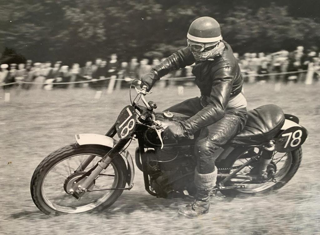 Sian Elvin tweet media