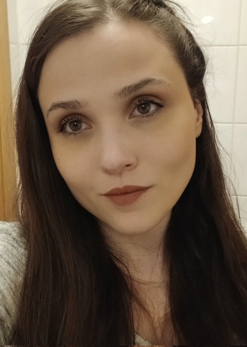 Cuando tenía 15 años no imaginaba que a los 30 podría ser la niña que no fui.
Durante muchísimo tiempo creí que llegaría aquí destrozada por el rencor o el miedo, retraída y frágil. Hundida.

Para mi sorpresa nunca había estado más preparada y decidida a ilusionarme y vivir.