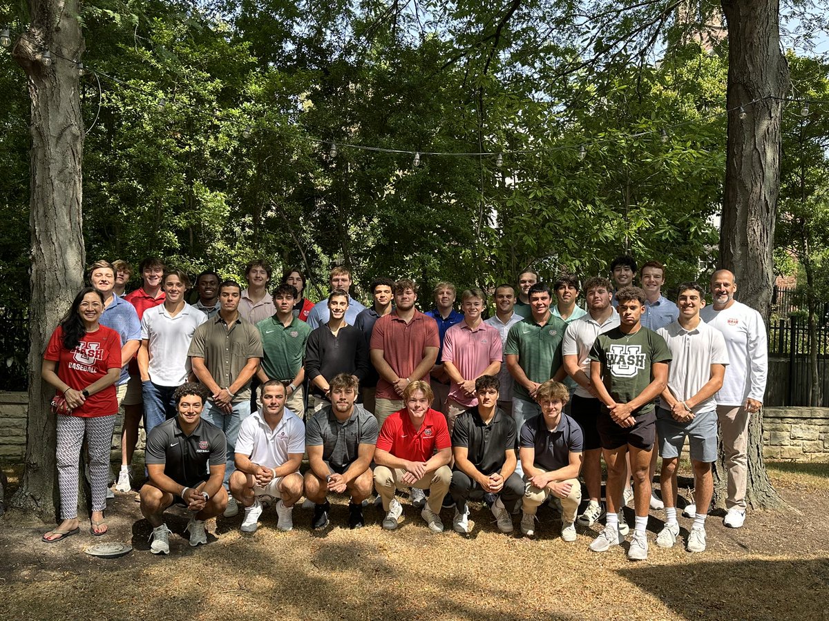 Thanks <a href="/akgonzal327/">anna gonzalez</a> for hosting our first year football players for lunch today!  Great leadership at WashU! @WUSTL <a href="/WASHUBears/">WashU Bears</a>