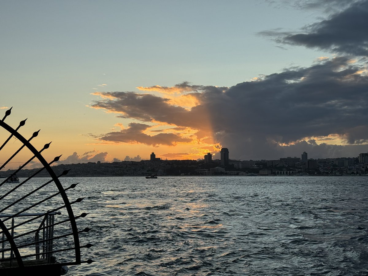 minasedef's tweet image. #sunsetting @ Kuzguncuk