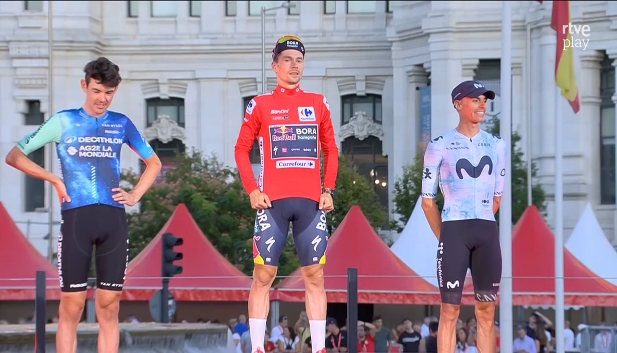 🇪🇦 #LaVuelta24

Podio Final.

1° 🇸🇮 Primoz Roglič (RBH)
2° 🇦🇺 Ben O'Connor (DAT)
3° 🇪🇦 Enric Mas (MOV)