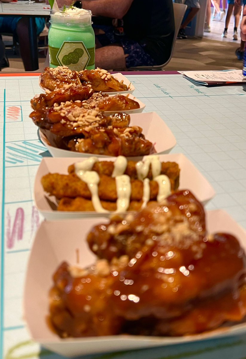 MagicMakers365's tweet image. Looks like Jess liked the PB&amp;amp;J wings
Now for the Pickle Shake..
#EpcotFoodAndWine #DisneyLive
#EPCOT #Foodie #DisneyFood #PickleShake #NomNom