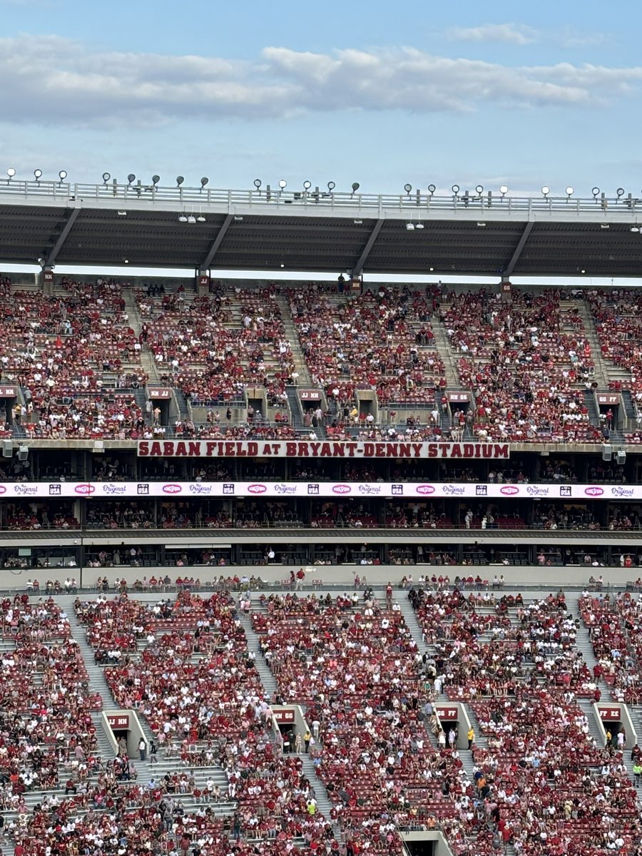 rtraustin_'s tweet photo. I don’t even know where to begin, just super blessed to be able to have lived through the Nick Saban era at Alabama. We’ll never see anything like what he did again, the greatest run in CFB hostory. He has made the school and Tuscaloosa what it is now Saban Field is so deserved🥹 https://t.co/qHU4l6gsgZ
