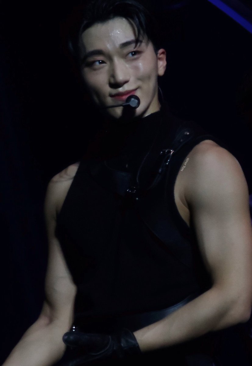 etherealsanie's tweet image. So cute and hot at the same time. 🫠