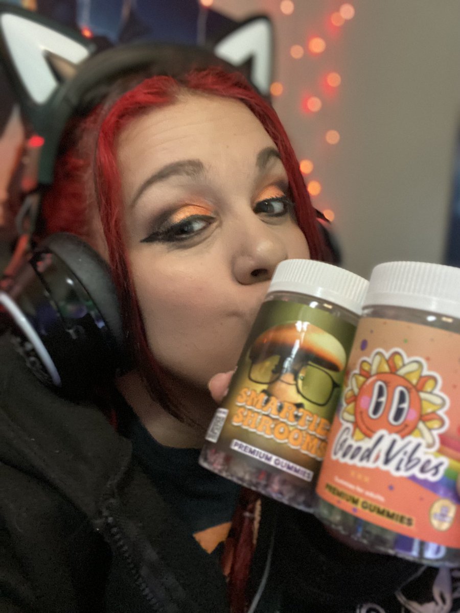 cheezeysmallz's tweet photo. I’m live!!! Have my good vibes and smart shroomies from @Happyvibesllc to keep me focused and chill!! 

https://t.co/fBJT6Im0nk 

@Fabled_Clan @GLYTCHEnergy 

#vibetribe #GLYTCHfam #ForFabled https://t.co/xMdO9JwVYl