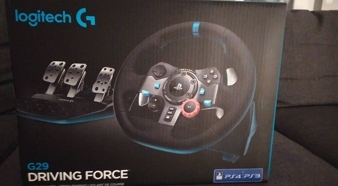 Honestly I cant believe I had to get my friend's G29 to race, someone help me 😭😭😭😭. I hate Fanatec