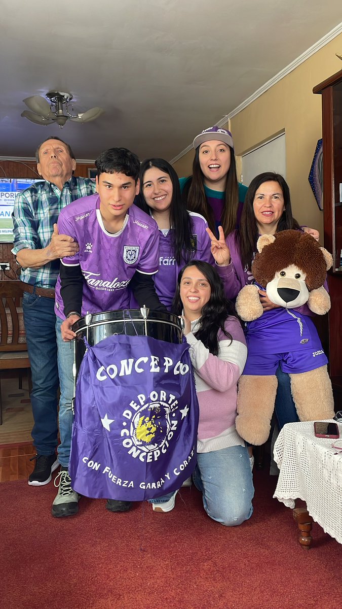 AileenRdT's tweet photo. @laliga2d apoyando al León de collao desde Hualpén. https://t.co/NEfepJecNZ