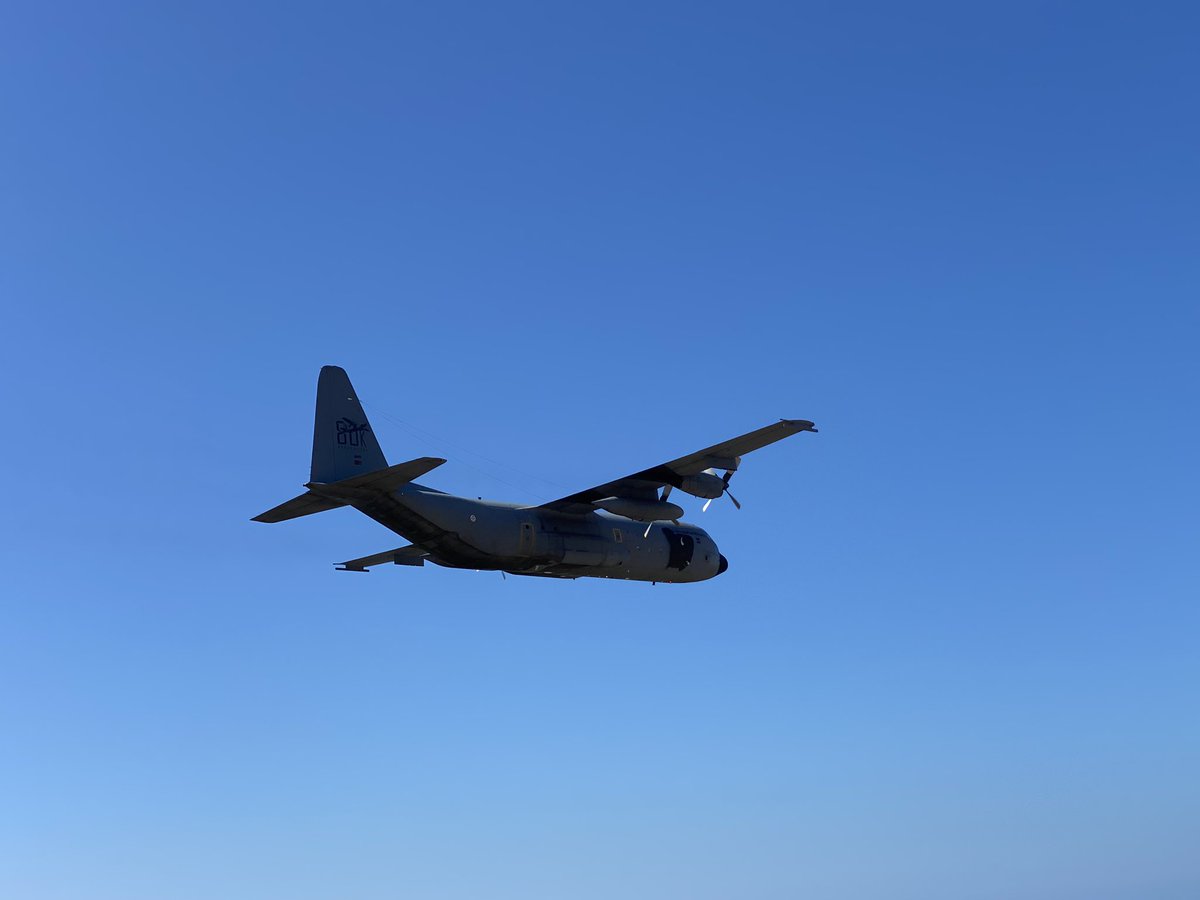 cessiem's tweet image. Festival aéreo em Sta. Cruz.