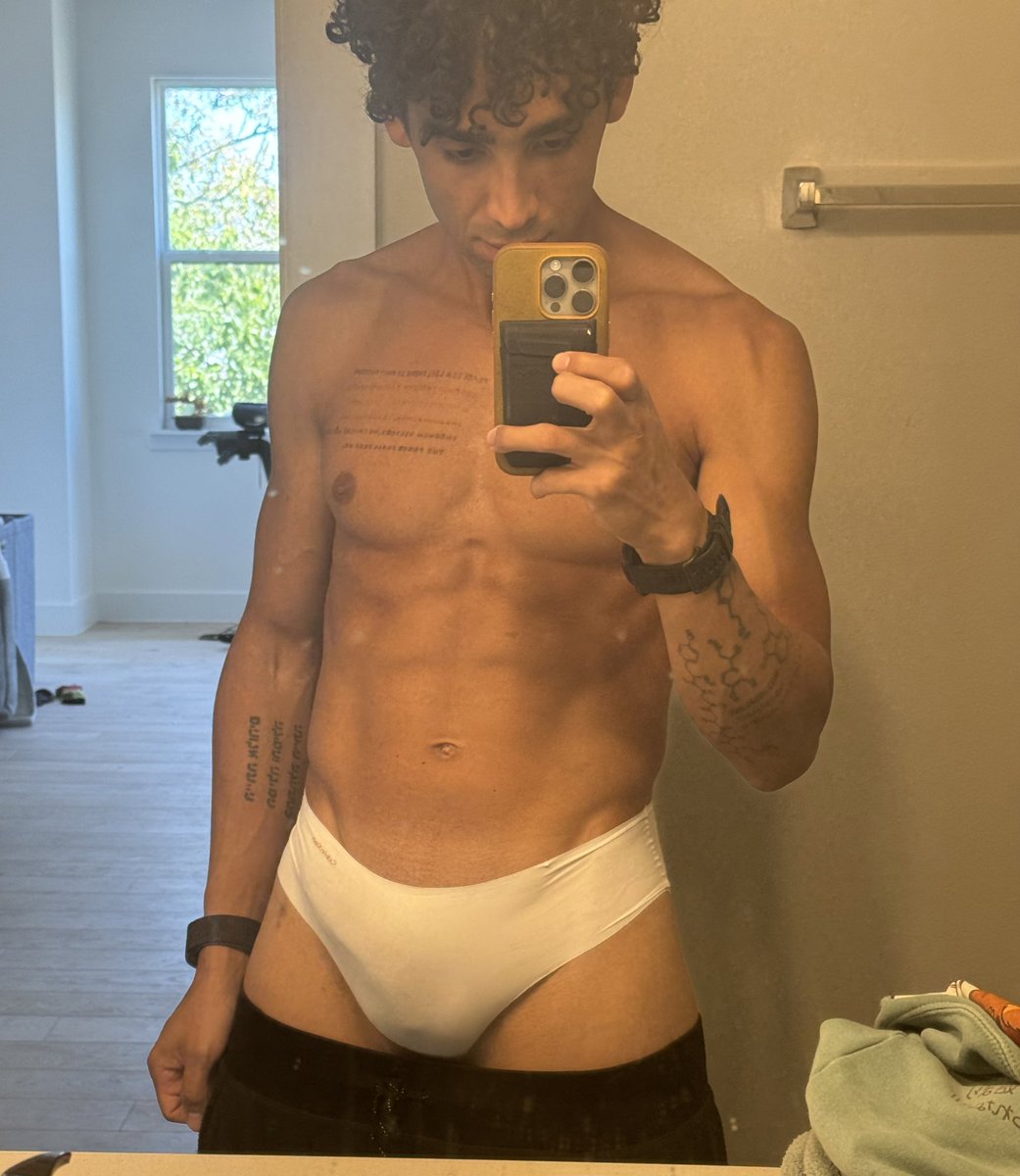 Okay one more. Maybe it’s the spike in estrogen but god I’m feeling good today🥰(it’s the spike in estrogen)