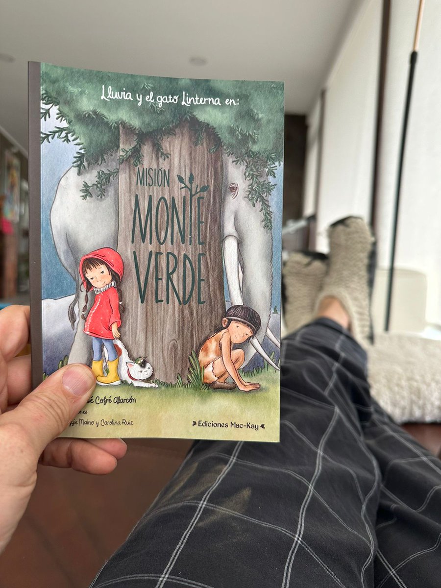 Recomiendo este libro “Lluvia y el Gato Linterna, en misión Monte Verde” de María José Cofré Alarcón, que permite que nuestros niños -y de paso nosotros- sepamos que en #PuertoMontt se encuentra el asentamiento humano más antiguo de América, que data de hace 14.500 años.