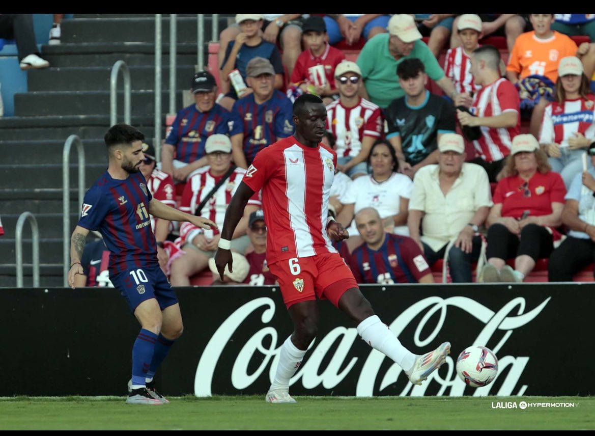 salva_moya's tweet image. Dos episodios racistas sufridos 
en el estadio del @RealSporting y del @CD_Eldense Dos víctimas más #Hassan y #Lopy 
Se pega todo menos la hermosura!!!