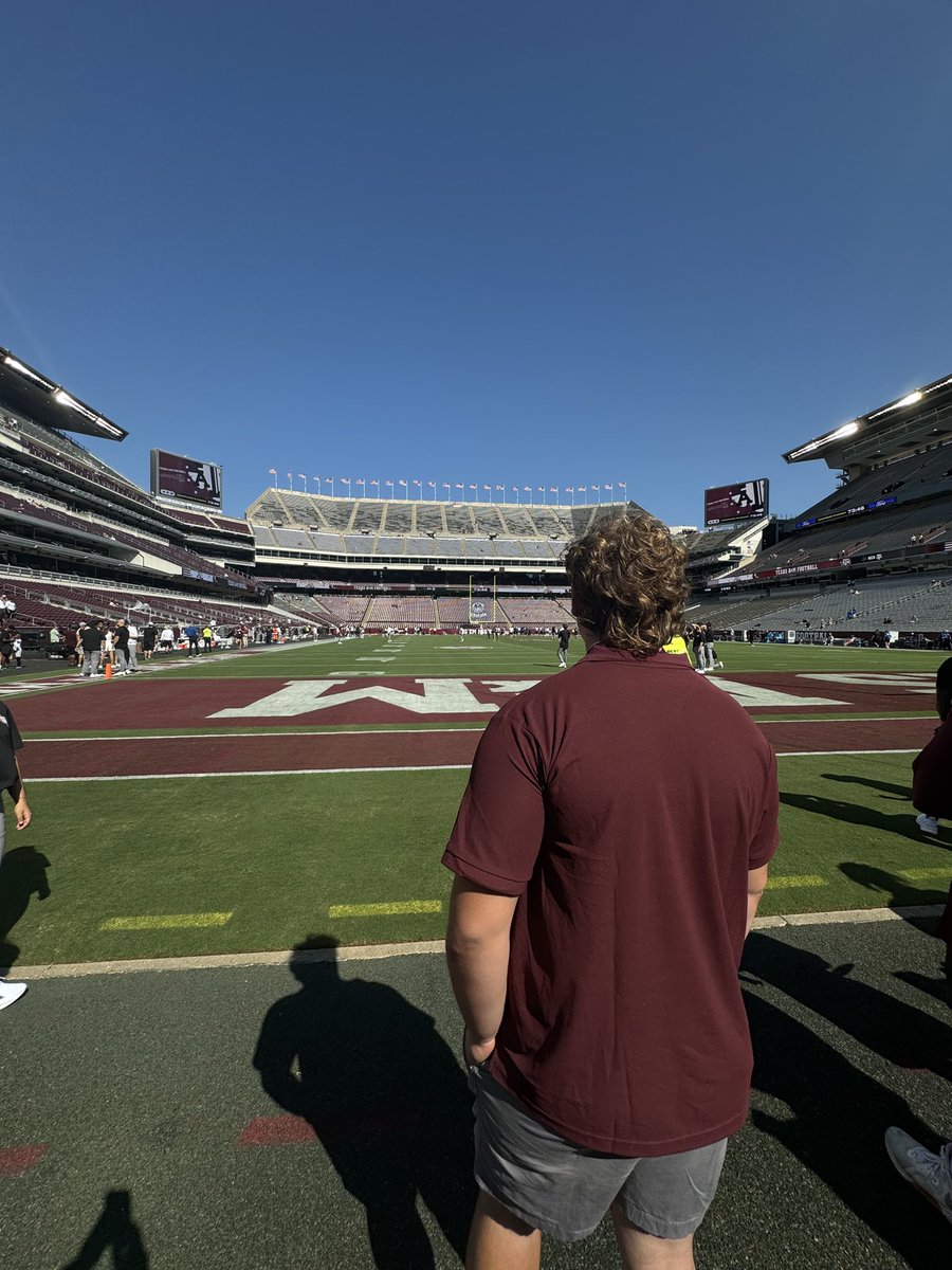 JacobLockstein's tweet photo. Thanks for the game invite @AggieFootball had a great time watching the Aggies! https://t.co/qWyZNu9Zzh