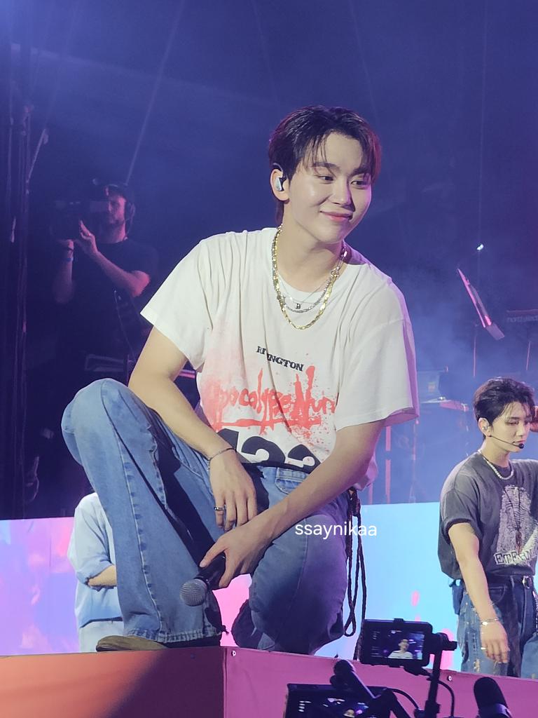 ssaynikaa's tweet photo. cryin my eyes out #SEUNGKWAN #세븐틴_투더월드_롤라팔루자 #CLAP_for_SVTpalooza #LollapaloozaBerlin https://t.co/xWDov1YgYr