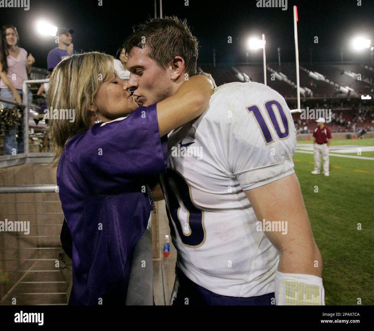 Bigred_23's tweet photo. Just a friendly reminder that it’s now husky hate week!! Show your mom some love? #GoCougs https://t.co/6Cu21sgycQ