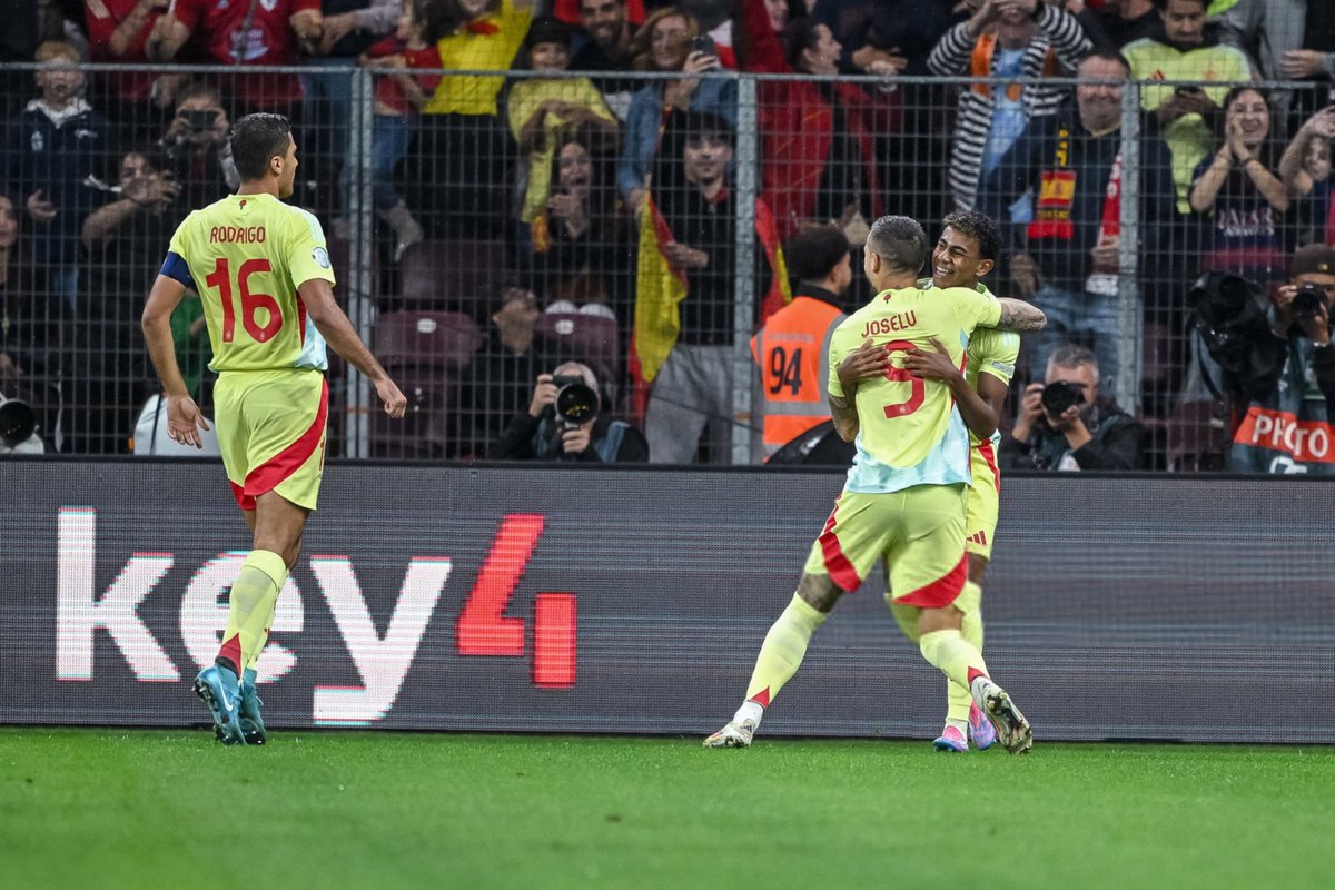 HQPbarca's tweet image. Joselu &amp;amp; Lamine Yamal #SUIESP #UefaNationsLeague