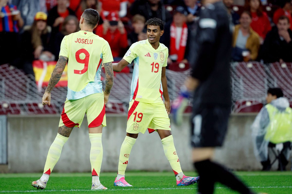 HQPbarca's tweet image. Joselu &amp;amp; Lamine Yamal #SUIESP #UefaNationsLeague