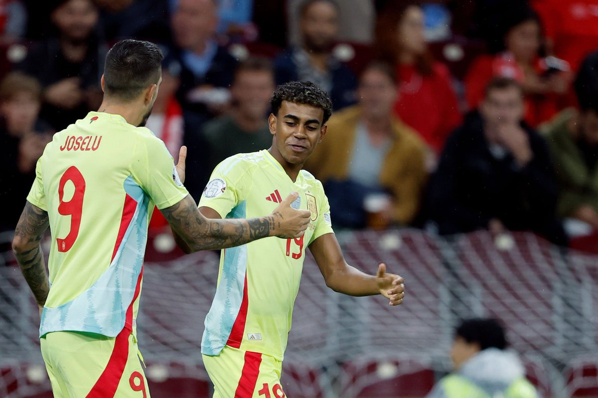 HQPbarca's tweet image. Joselu &amp;amp; Lamine Yamal #SUIESP #UefaNationsLeague