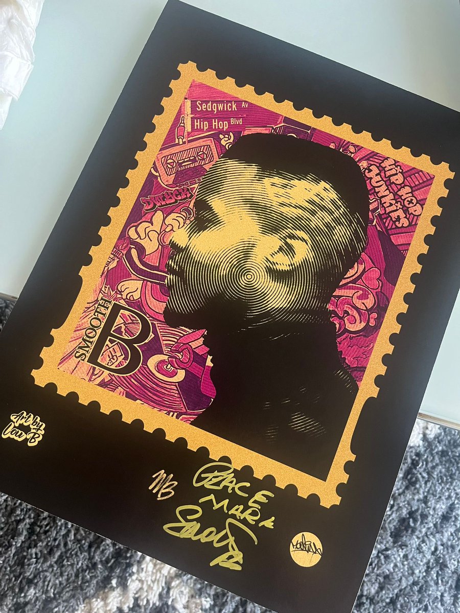 madina_design's tweet image. @SmoothLegendary Collaborative stamp with @ArtbyLouB @Michaelbenabib signed the legend Smooth B himself. #HipHopJunkies 

#smoothb #niceandsnooth #hiphopjunkies #hiphopstamp