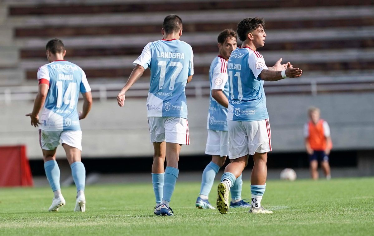 SD_Compostela's tweet photo. 💪 Chegou o primeiro punto da tempada para os nosos logo dun final de tolemia!
✍️ https://t.co/0Vryp0HLuO
 
Incrible o ambientazo hoxe no Vero Boquete 🩵🤍
📸 @nacho_castano_ 

#ComposPontevedra https://t.co/noIUppmNAR