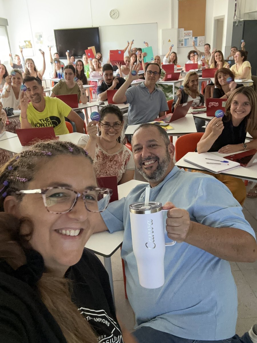 La semana pasada formación en el cole de mano de <a href="/ladeidiomas/">Jimena 🇪🇸🇬🇧🇩🇪🇫🇷🇮🇹🇧🇷🇷🇺🦩</a> y <a href="/daviduvimb/">David Montejano Bravo</a> 
No podía faltar <a href="/CanvaEdu/">Canva Education</a> <a href="/canva/">Canva</a> #Canvalove @franqv15 <a href="/GonzaPink/">Gonzalo Rosado</a> 
<a href="/CCMiramadrid/">Colegio Miramadrid</a>