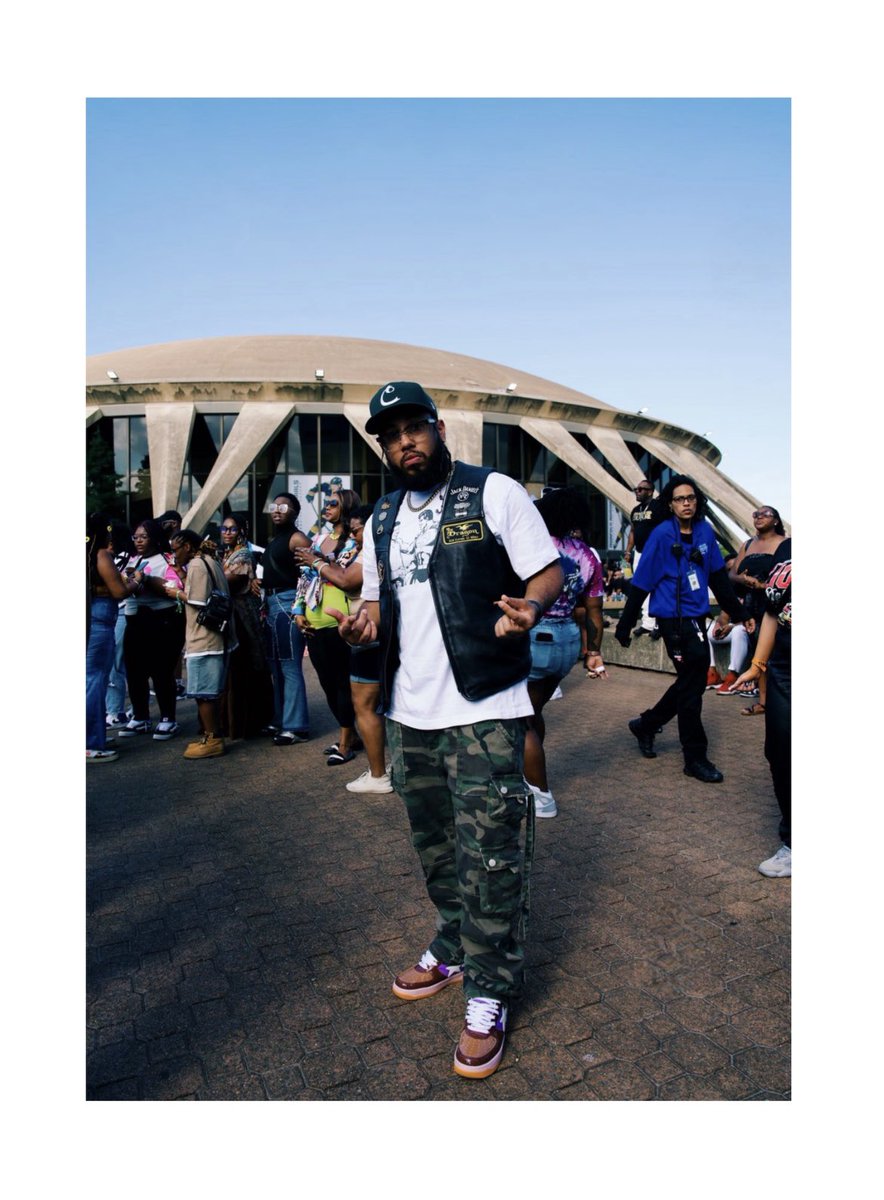 A I N ‘T . G O N .

C O S T . Y O U . D I M E .

T O . S T A Y . O  U  T  T A . M I N E .

💸