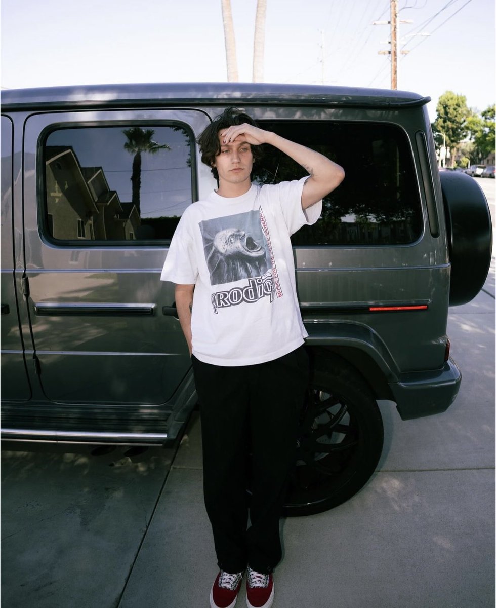 Lisa65853277's tweet image. Just him, his ride, and endless possibilities :) 🚗✨ #CoolVibes #RideAndShine #Huddy